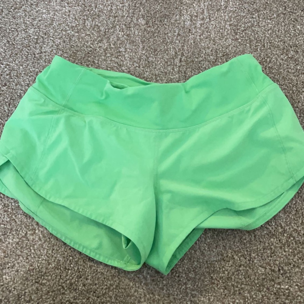 Lululemon size 4 green speed up shorts 2.5”